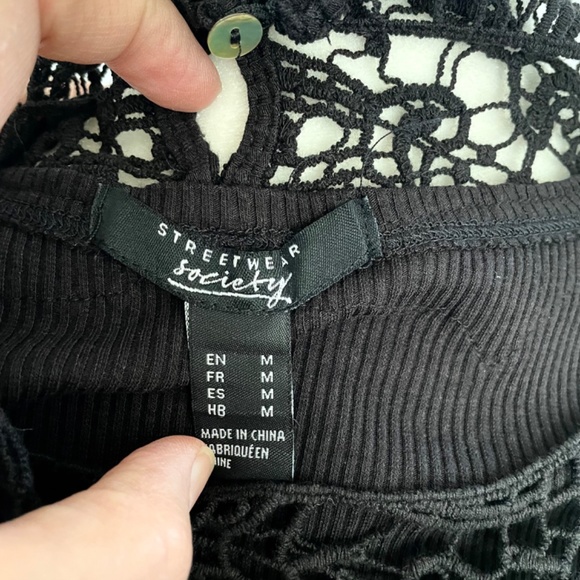 **SOLD** Lace & ribbed knit black shirt - Size M - Picture 5 of 5